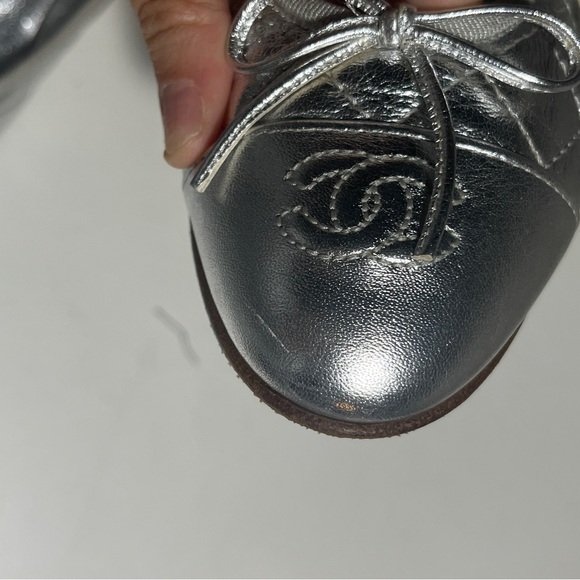 CHANEL Metallic Silver Flats - Picture 11 of 12